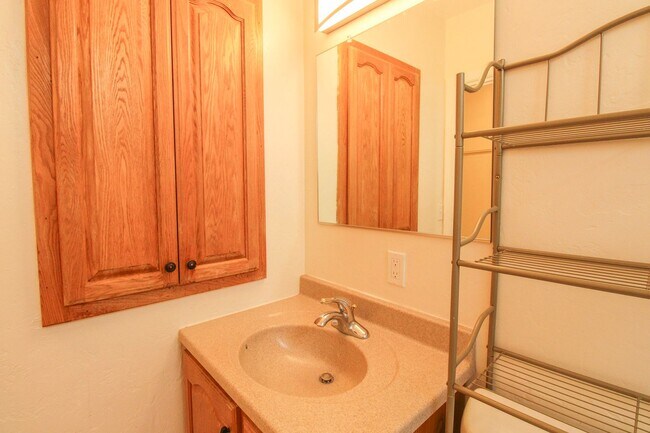 Building Photo - 3 Bedroom, 2 Bathroom Home w/ Large Backyard in Arroyo Grande