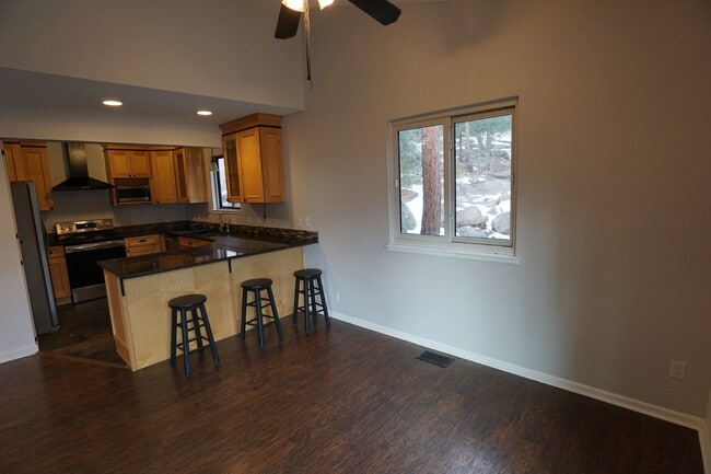Building Photo - Charming 3 Bed, 2 Bath Rental in Morrison/...