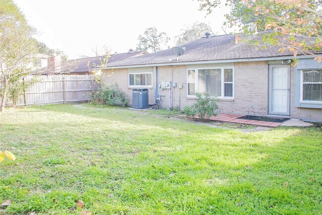 Building Photo - 16330 Cypress Point Dr