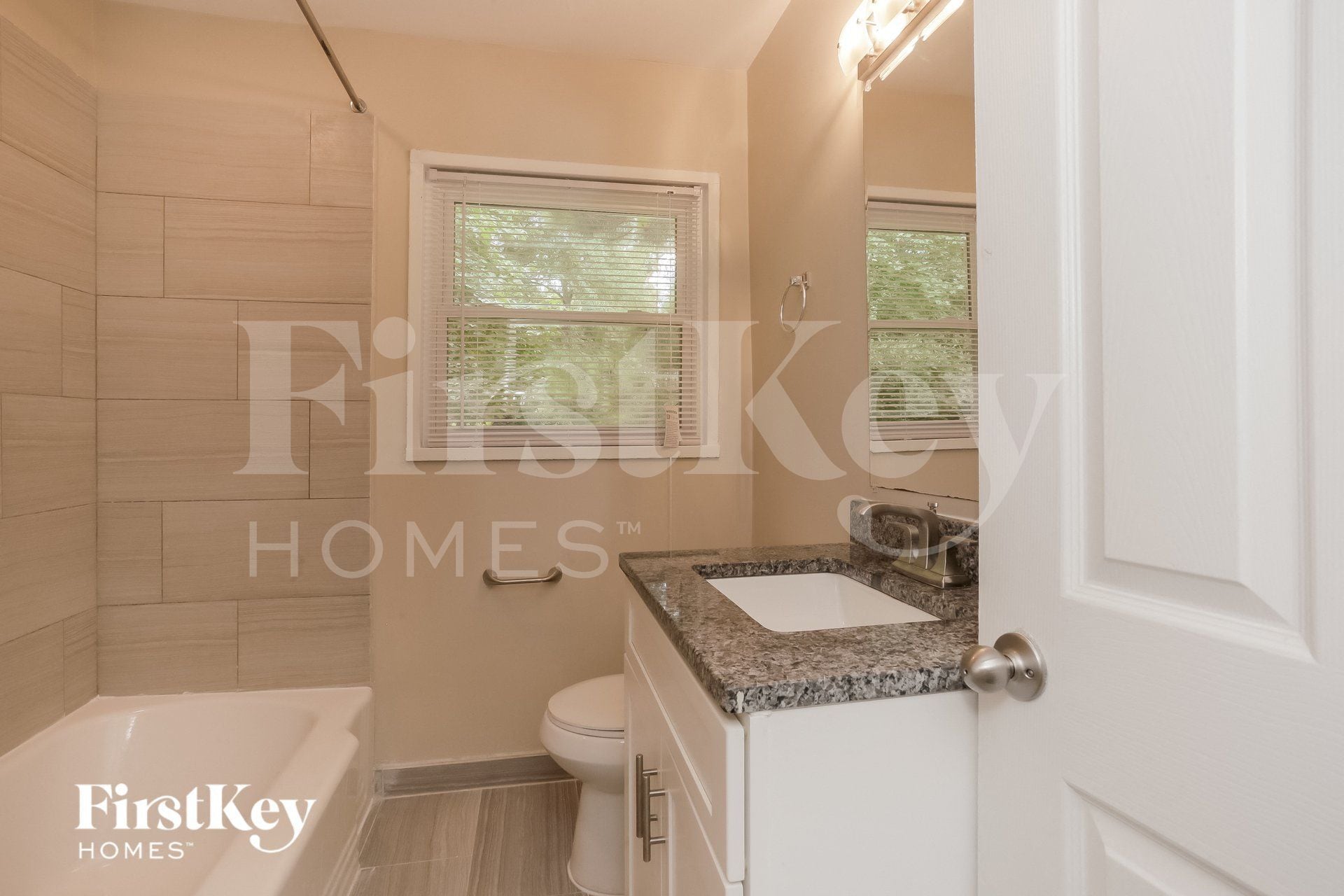 Building Photo - 1855 Shamrock Dr