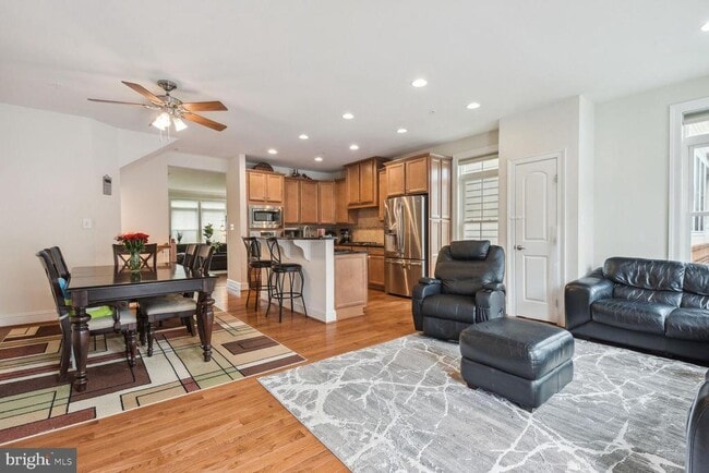 Building Photo - 124 Liriope Place