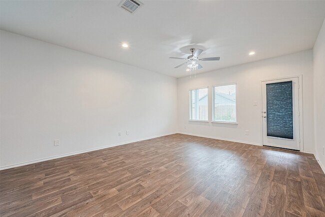 Building Photo - 12518 Pelican Bay Dr