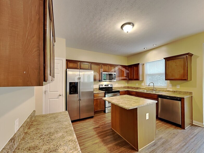 Building Photo - 270 Huntington Dr