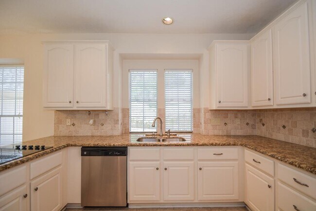 Building Photo - 910 Chinni Ct