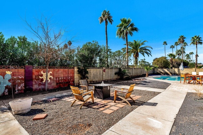 Building Photo - Spacious 5-Bed Scottsdale Home with Pool &...