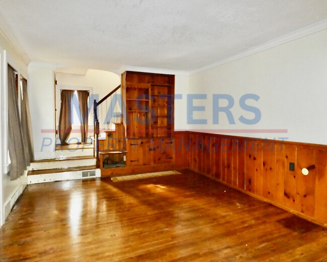 Building Photo - Spacious 3 bed 2 bath House