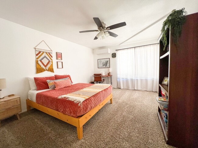 Building Photo - Fully Furnished 4 Bedroom in Sunmore Estat...