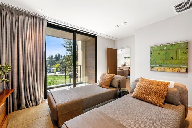 Building Photo - 171 Sawmill Cir