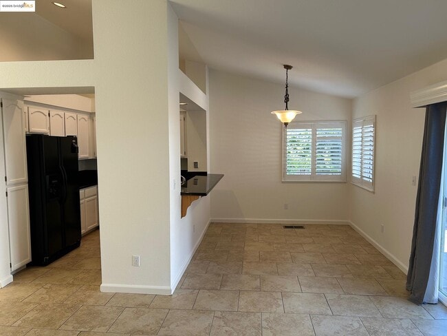 Building Photo - 63 Goldmeadow Ct