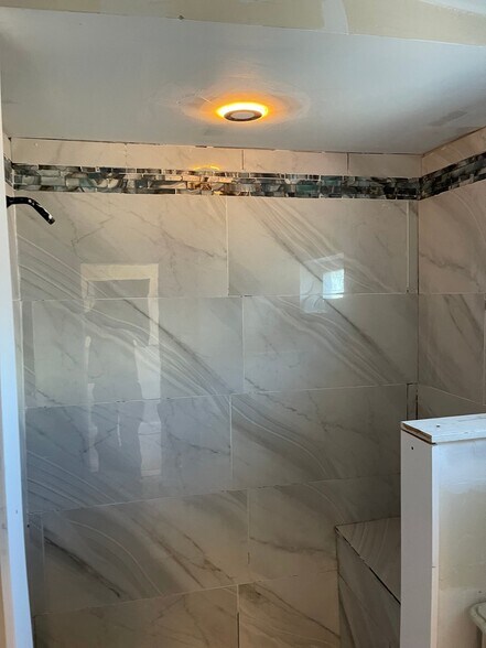 Building Photo - 210 W 5th St