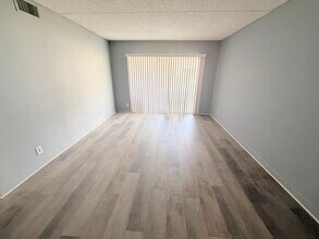 Building Photo - 1501 Crescent Cir
