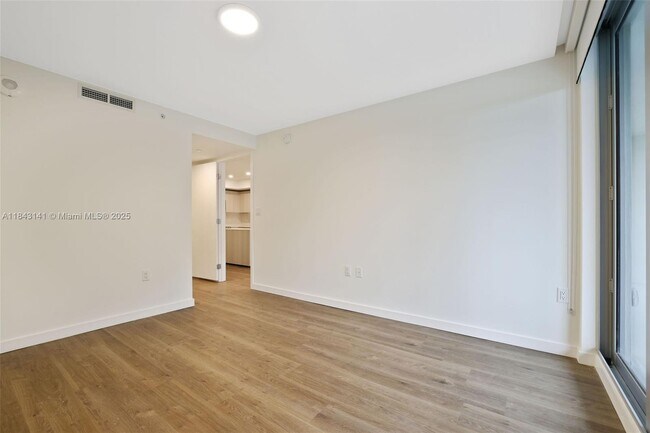Building Photo - 1500 Bay Rd