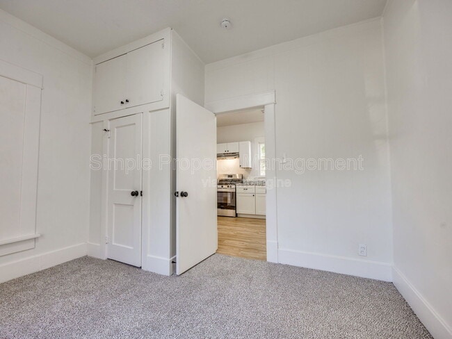 Building Photo - 811 W Wade St