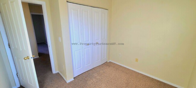 Building Photo - 305 Prairie Ave