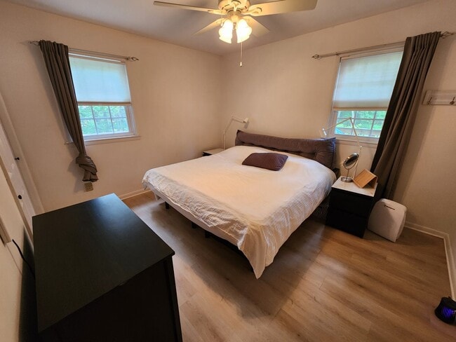 Building Photo - Beautiful 3-bedroom, 1.5-bathroom split-le...