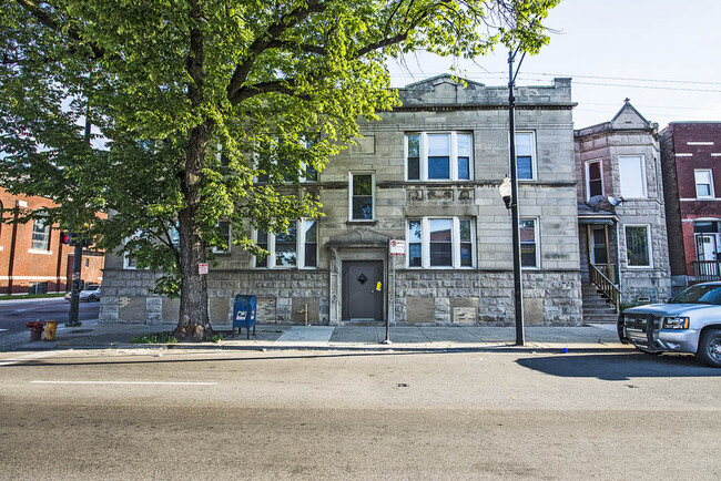 Building Photo - 3560-64 W Cermak Rd