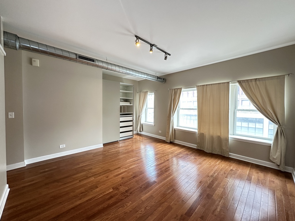 Building Photo - 674 N Orleans St