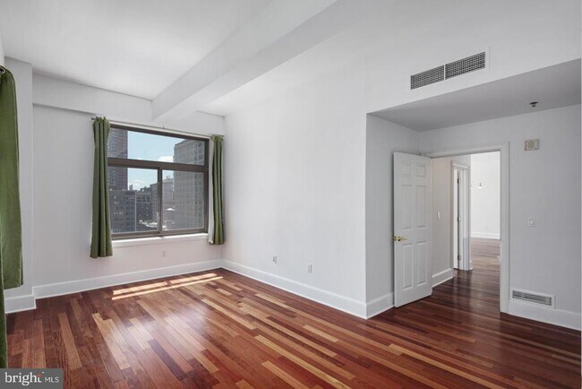 Building Photo - 1500 Chestnut St
