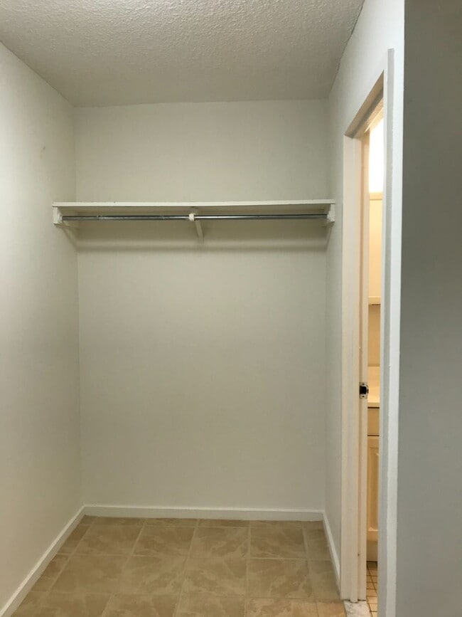 Building Photo - Large Sunny Studio Available Near Longwood (9/1)