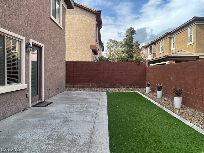 Building Photo - 5530 Spiceberry Dr