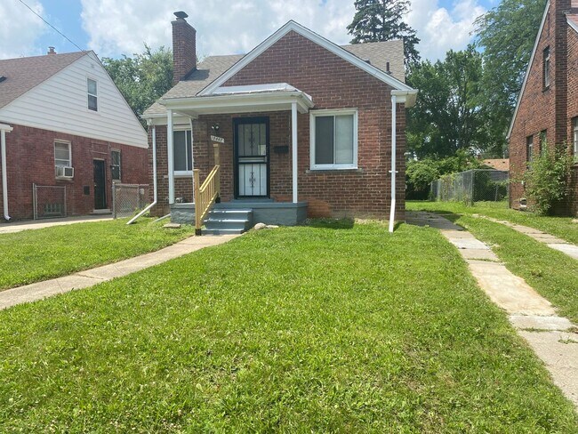 Building Photo - Renovated 3-Bedroom Home – We Welcome Sect...