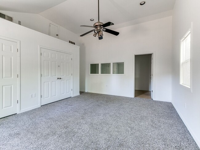Building Photo - Beautiful 4 bedroom in South Tulsa and Union School District