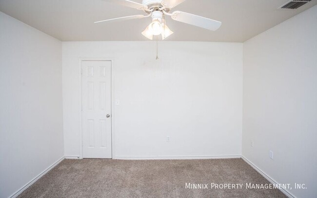 Building Photo - 906 N Belmont Ave