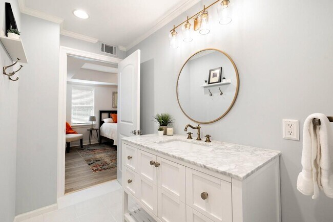 Building Photo - 1737 Barnesdale Way NE