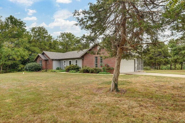 Building Photo - 3740 W Farm Rd 106