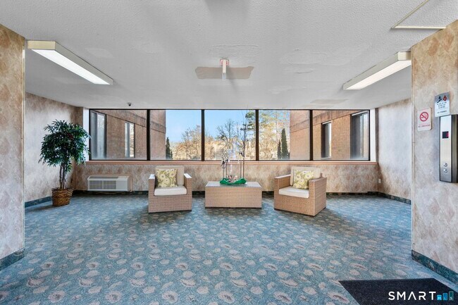 Building Photo - 1460 Elm St