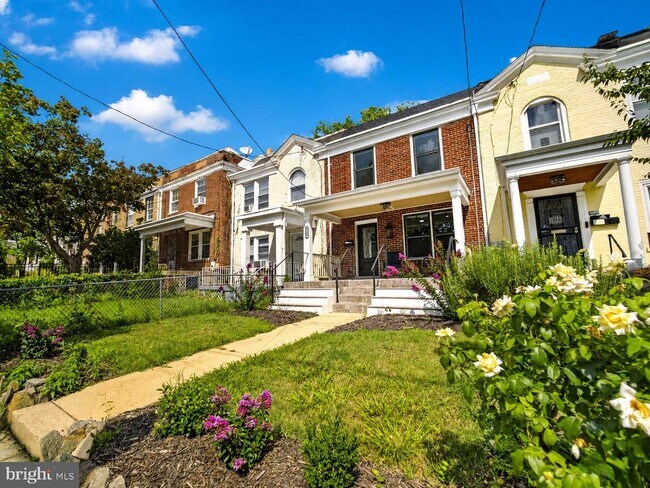 Building Photo - 4107 4th St NW