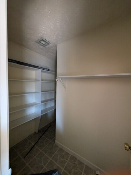 Building Photo - 9102 Woodpark Ln