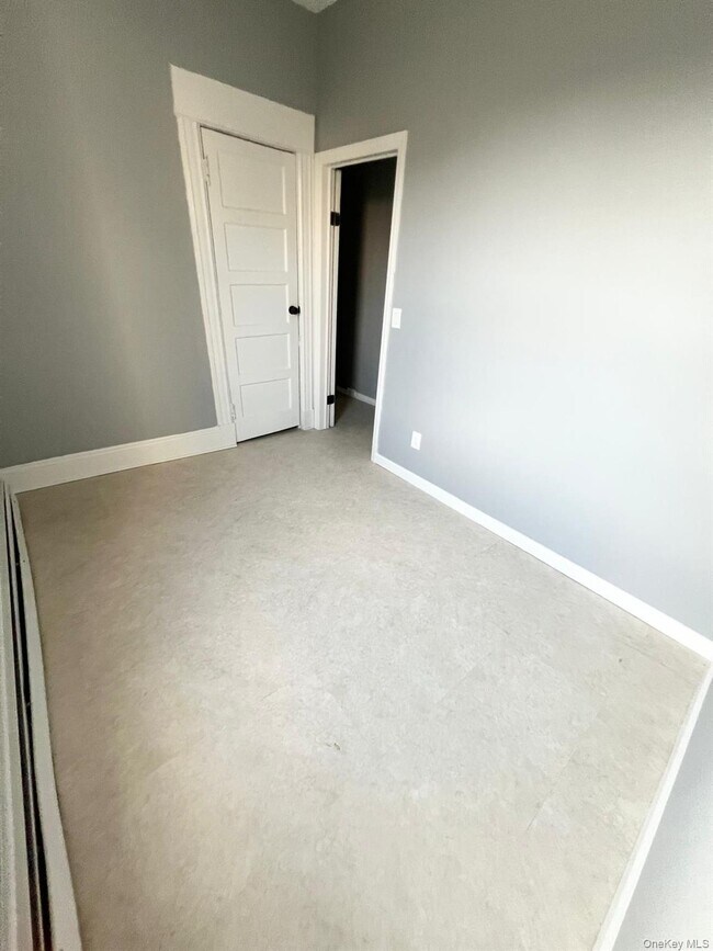 Building Photo - 12 Riverview Pl