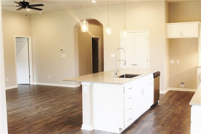 Building Photo - 14605 Debba Dr