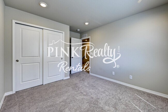 Building Photo - 6014 Yamhill Dr