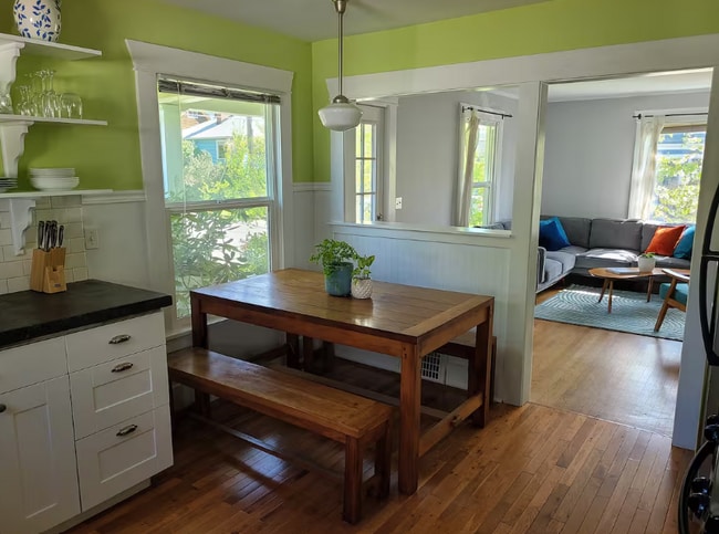 Building Photo - Charming 2-Bedroom Home Near Ballard and Fremont