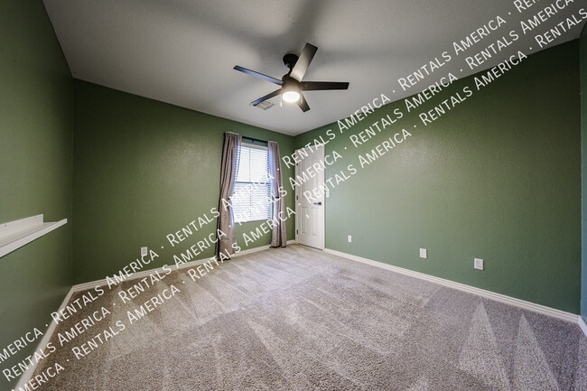 Building Photo - 1145 E Lowell Ave