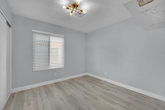 Building Photo - 9645 Grapeland Ave