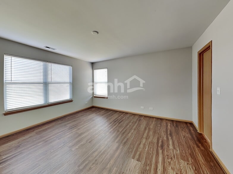 Building Photo - 250 Wedgewood Cir