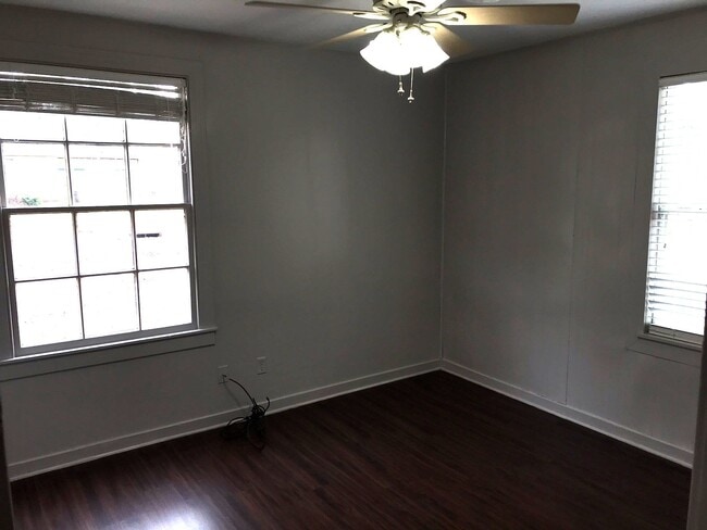 Building Photo - 3 Bedroom/1 bath home on corner lot with a large fenced back yard