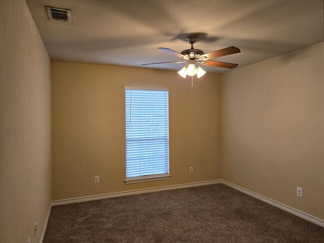 Building Photo - Robinson Townhome