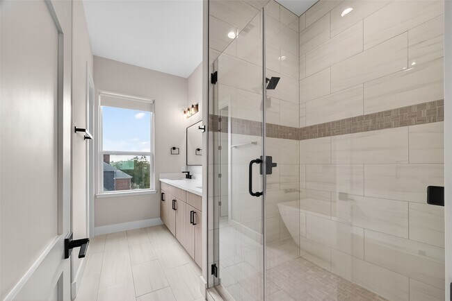 Building Photo - 2511 N MacGregor Way