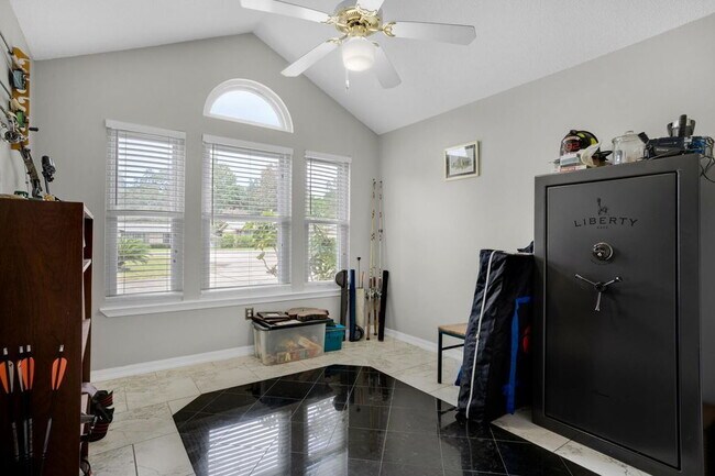 Building Photo - Featuring 3 spacious bedrooms and 2 full bathrooms, this residence blends comfort, style, and con...
