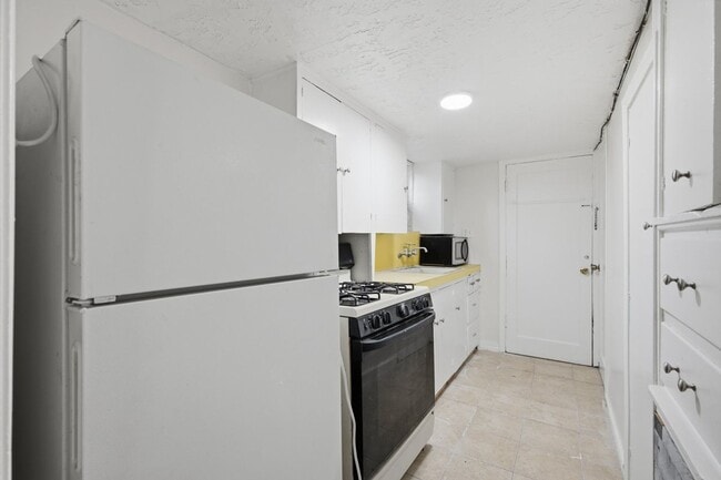 Building Photo - Spacious One Bedroom right by the Capitol