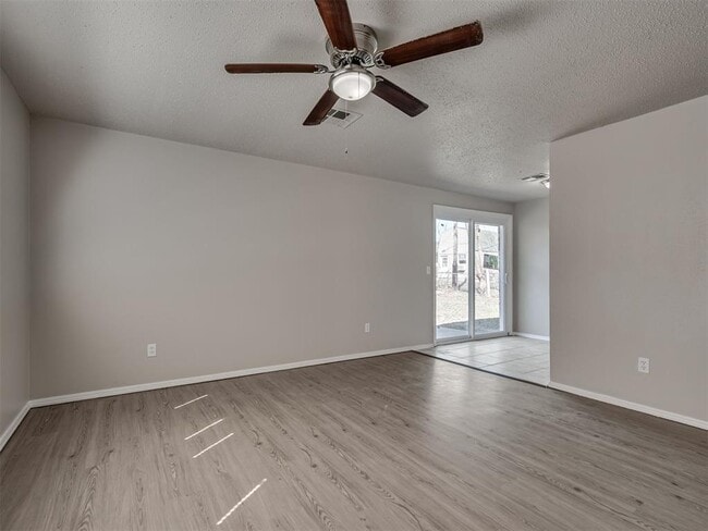 Building Photo - 1525 McGregor Dr