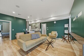 Building Photo - 186 Paris St