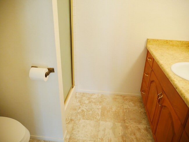 Building Photo - Cozy 2 Bed 2 Bath 950sq. ft. Duplex in Elk Grove