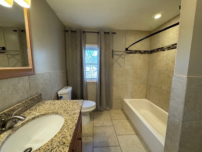 Building Photo - 1208 Toft St