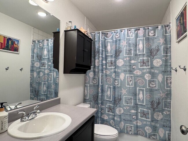 Building Photo - Beautifully Maintained 3 Bed/2.5 Bath Home...