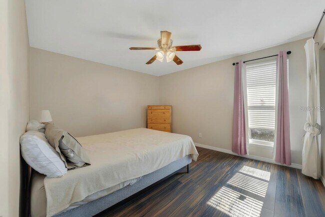 Building Photo - 512 Orange Dr